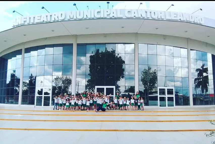 Turma do Ensino Fundamental I da Escola Piaget em passeio ao Anfiteatro Municipal